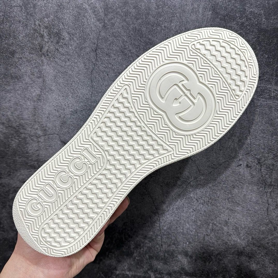 Gucci Tênis cano baixo GG