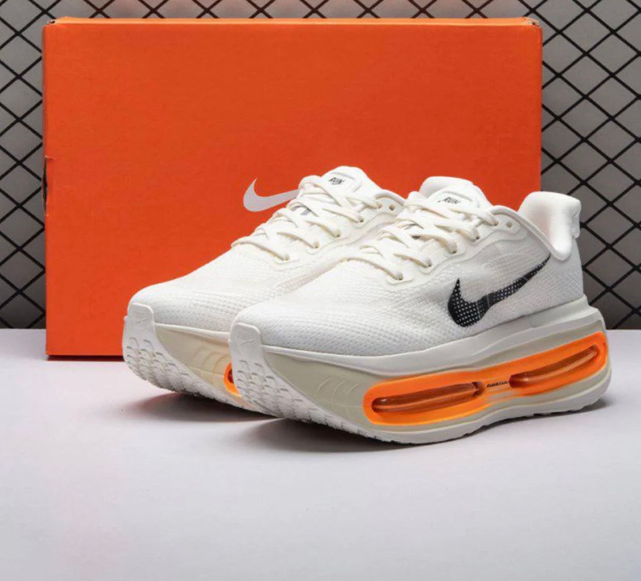 Nike Vomero Premium - Bege/Laranja
