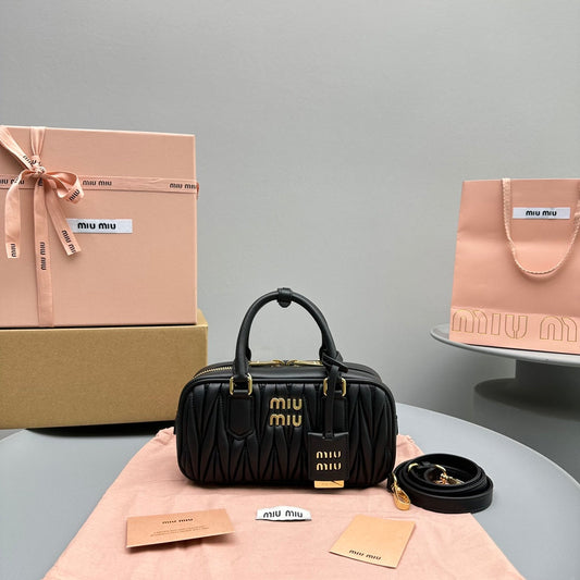 Bolsa Satchel Couro Acolchoado Napa Bege