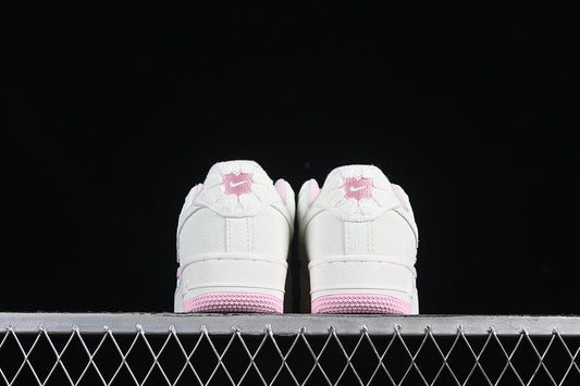 Nike Air Force 1 Low Valentine's Day - detalhe do cadarço