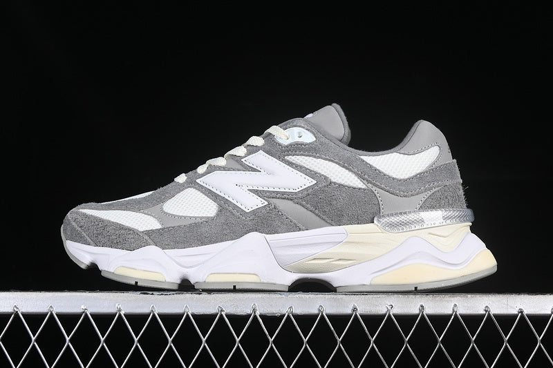 Tênis Runner Cinza e Branco Solado Espesso