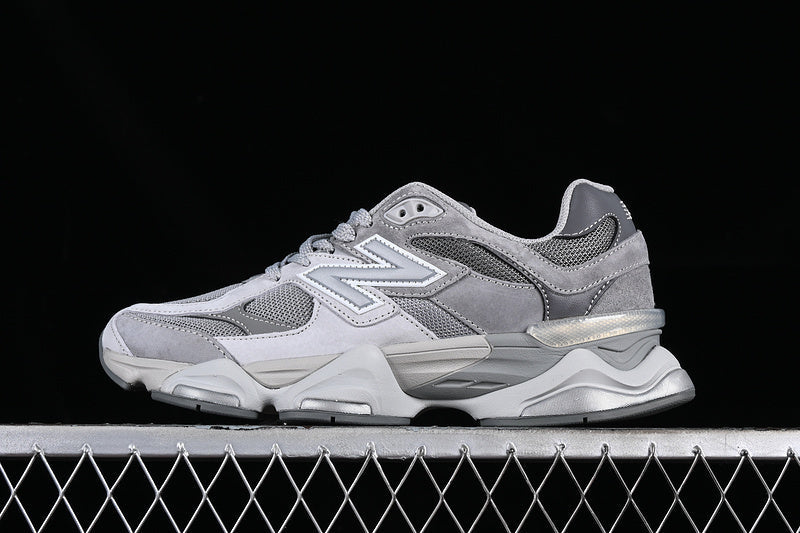 Tênis Runner Cinza Chumbo Detalhes Contrastantes