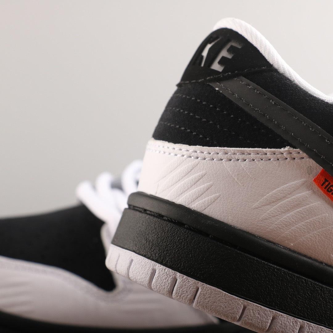 Nike SB Dunk Low TIGHTBOOTH