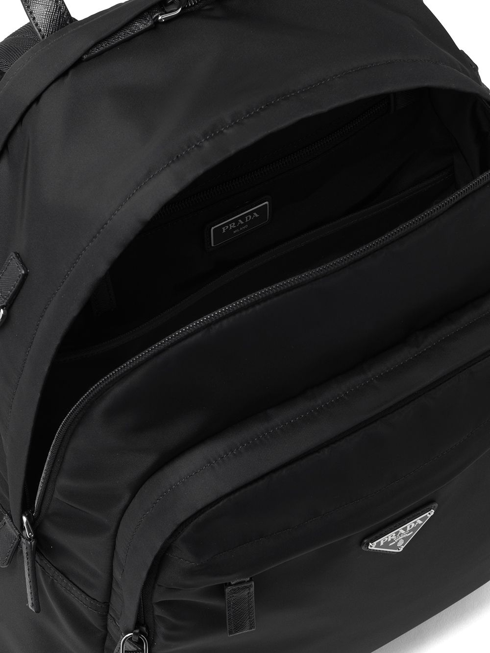 Prada - Mochila de re-nylon com placa de logo