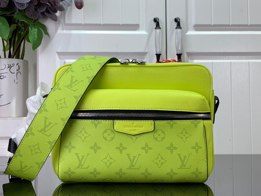 Bolsa Mensageira Lona Amarela Padrão Monograma Geométrico