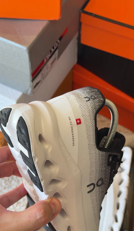 On Tênis Cloudtilt "Black/Ivory" | Pronta Entrega