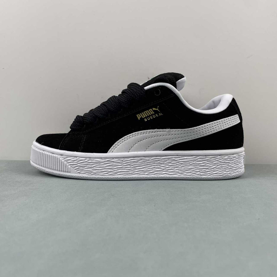 Tênis Camurça Preto Detalhe Branco