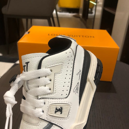 Trainer 54 LV Black and White Infantil