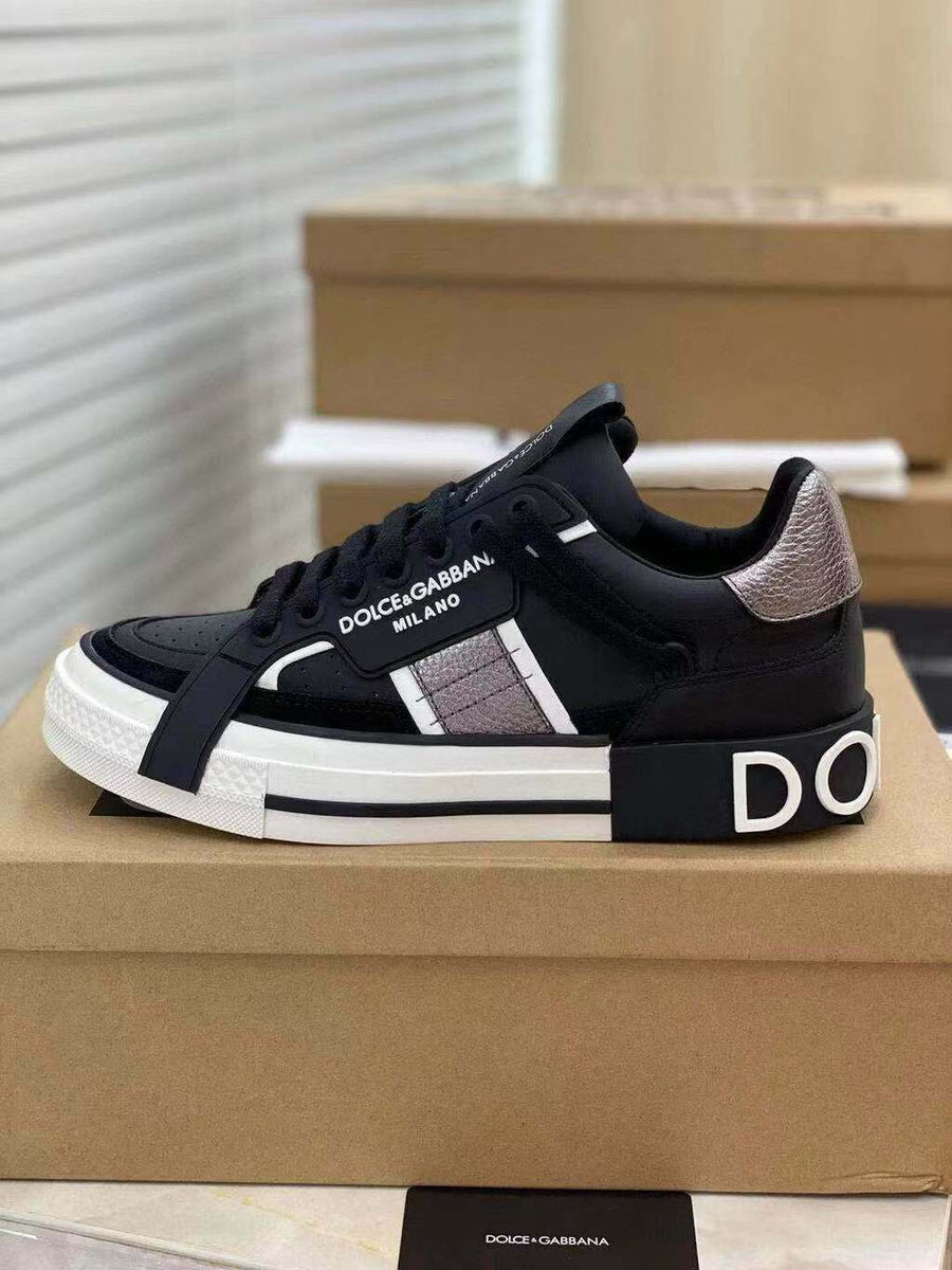 Tênis Couro Preto Detalhe Metálico Cano Baixo