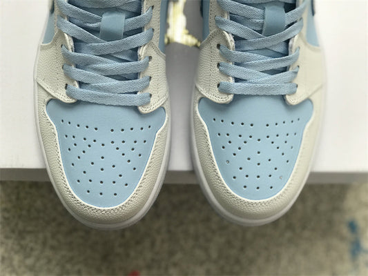 AIR JORDAN 1 LOW SE REVERSE ICE BLUE - vista superior