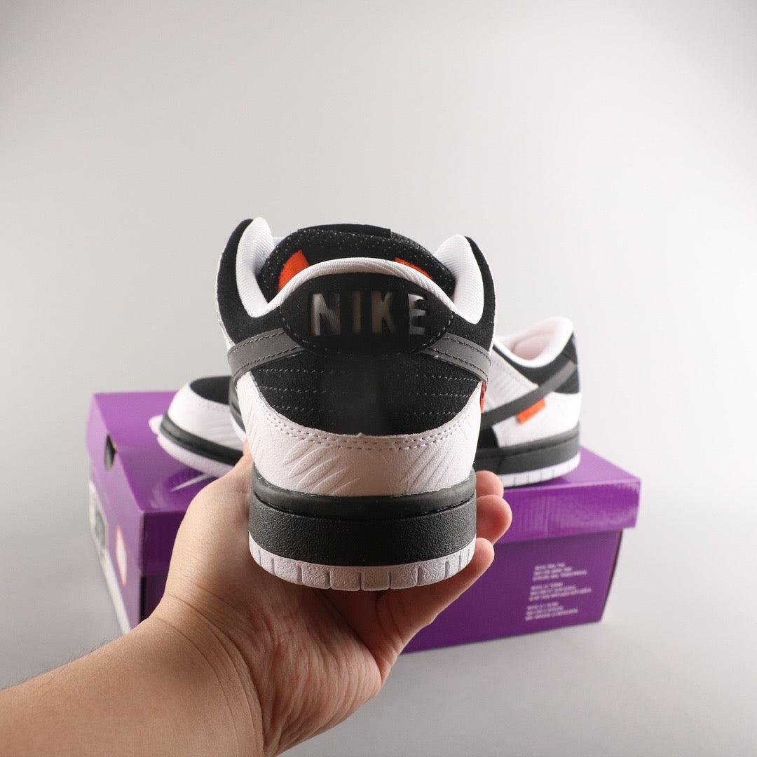 Nike SB Dunk Low TIGHTBOOTH