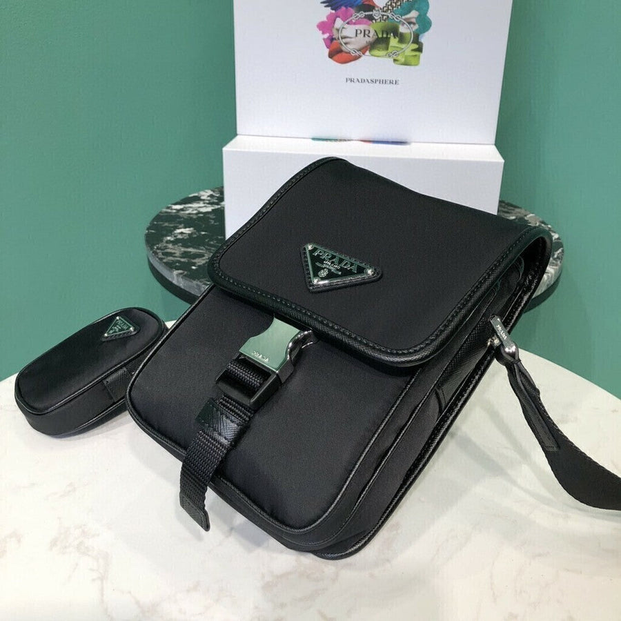 Bolsa Shoulder Nylon e Couro Estruturada Preta