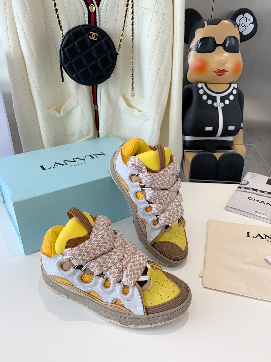 Tênis Couro Rosa Pálido Solado Chunky Glitter Detalhe Preto e Branco