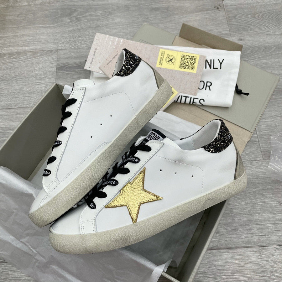 Tênis Couro Branco Estrela Lateral Dourada