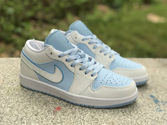 AIR JORDAN 1 LOW SE REVERSE ICE BLUE - vista traseira