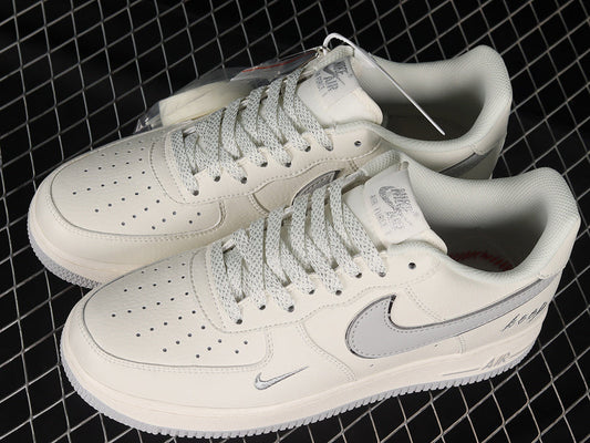 AIR FORCE 1 LOW 07 KEEP FRESH BEIGE/LIGHT GREY/SILVER - vista lateral