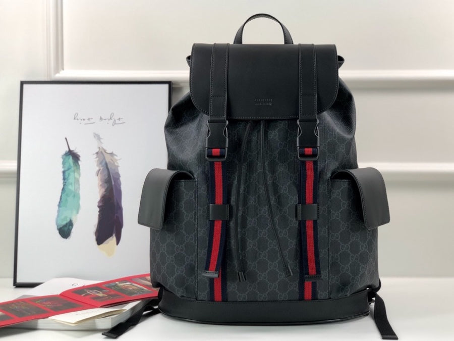 Mochila Couro Padrão Letras Entrelaçadas