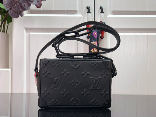 Bolsa Pequena Couro Preto Padrão Monograma Geométrico Mini