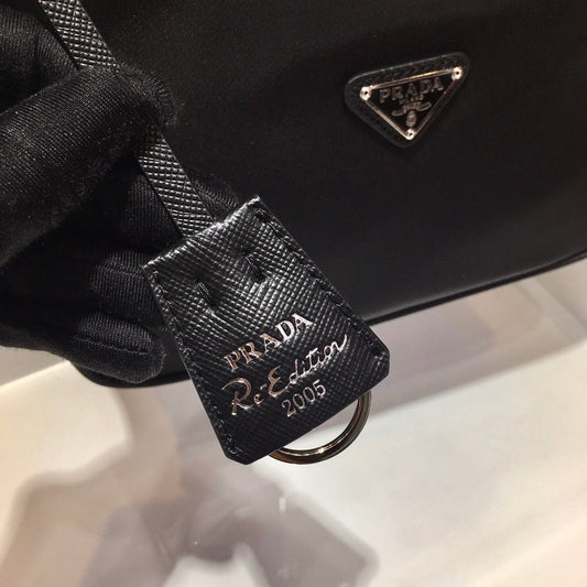 Bolsa Prada mini Re-Edition 2000