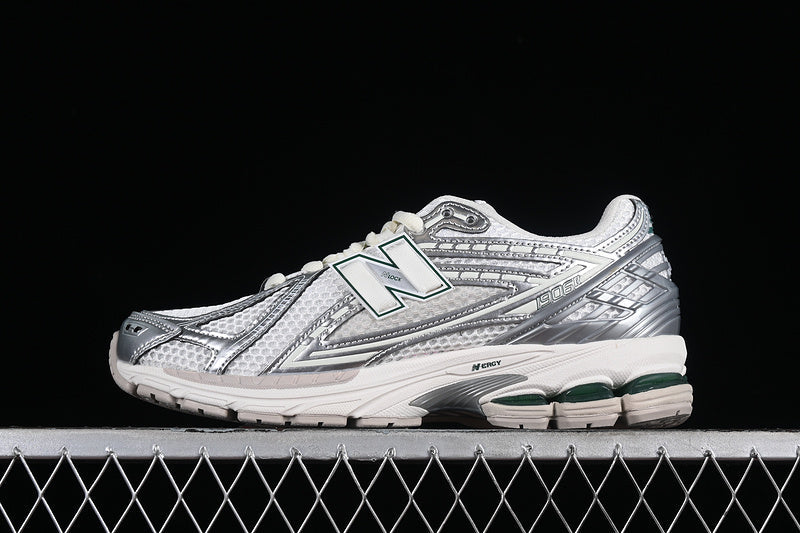 Tênis Runner Malha Silver Metálico Detalhe Cinza