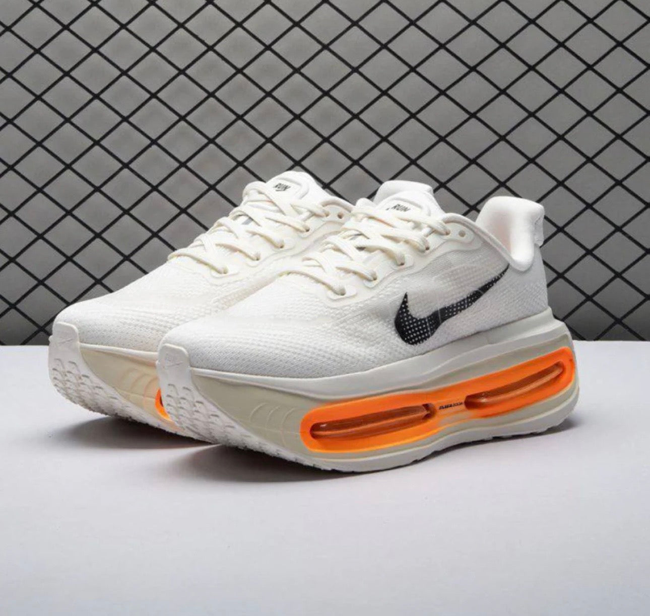 Nike Vomero Premium - Bege/Laranja