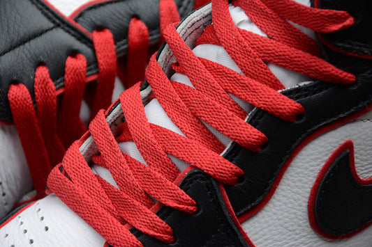 Air Jordan 1 High Bloodline - detalhe do cadarço