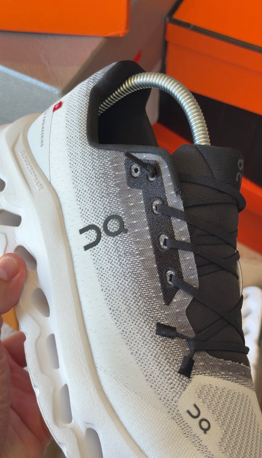 On Tênis Cloudtilt "Black/Ivory" | Pronta Entrega