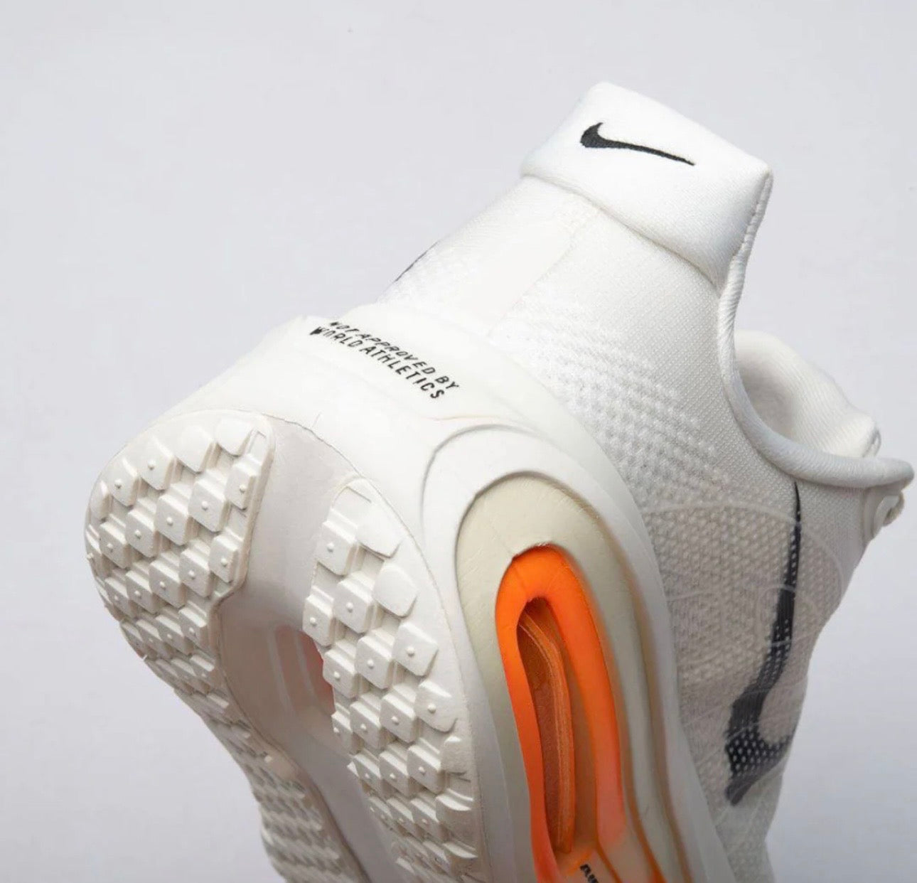 Nike Vomero Premium - Bege/Laranja