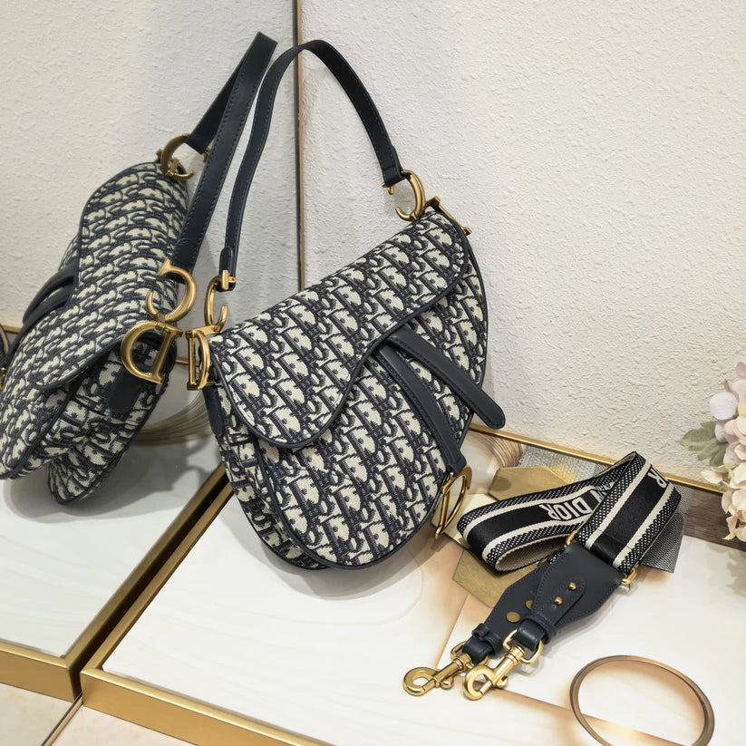 Bolsa Saddle Couro Preto Padrão Inclinado