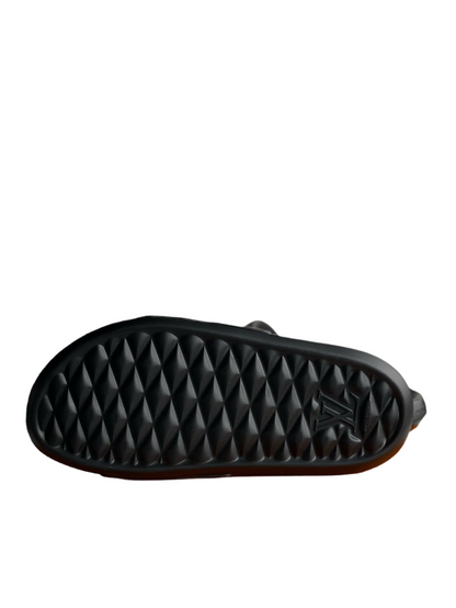 Chinelo Waterfront