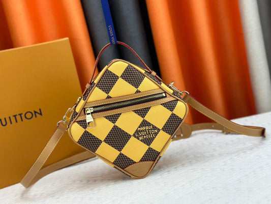 Bolsa Mensageiro Couro Padrão Xadrez Amarelo