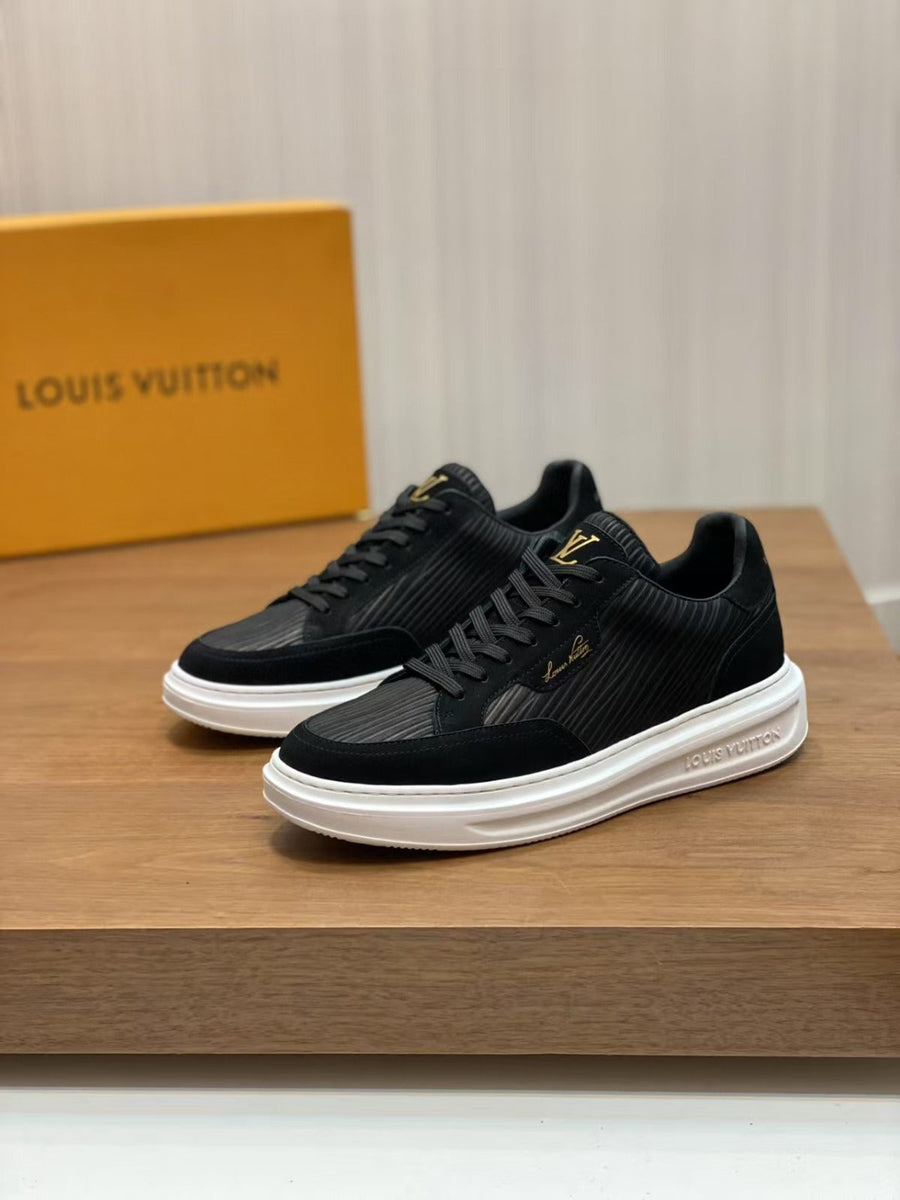 Tênis Couro Branco Detalhe Lateral Dourado