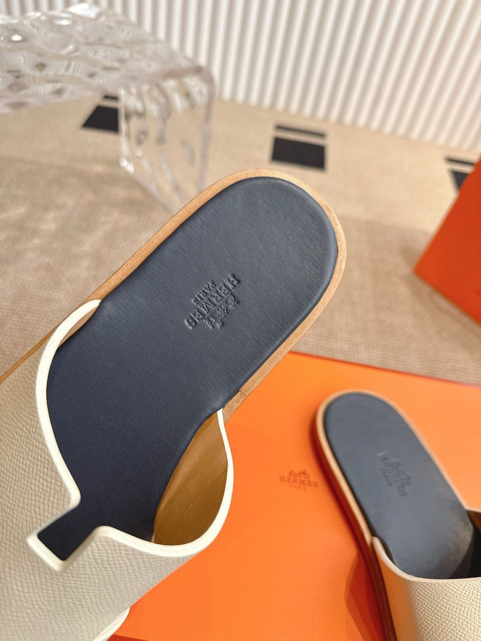 Hermes Izmir Sandal Blanc de Paris