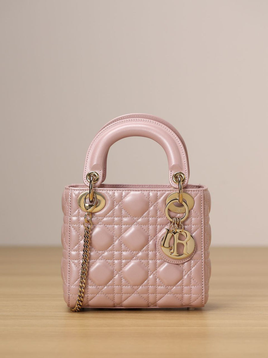 Bolsa Satchel Couro Rosa Placa Frontal Dourada Pequena
