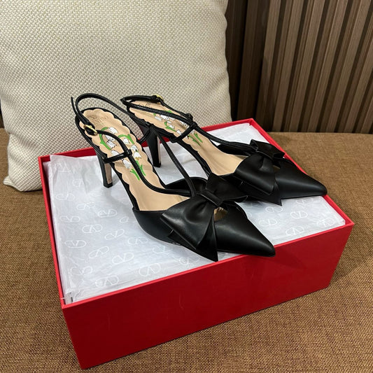 Tênis Cano Alto Couro Slingback com Laço Frontal
