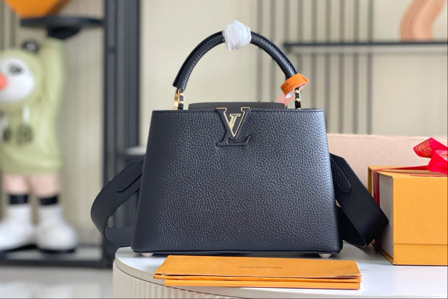 Bolsa Satchel Couro Preto com Fechamento Elegante Tamanho Pequeno