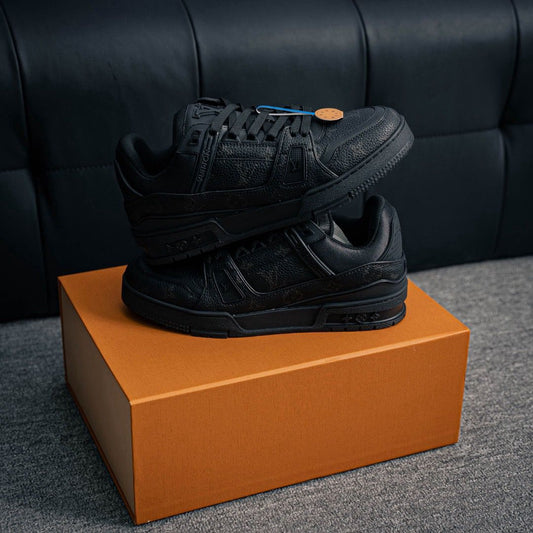 Trainer Black