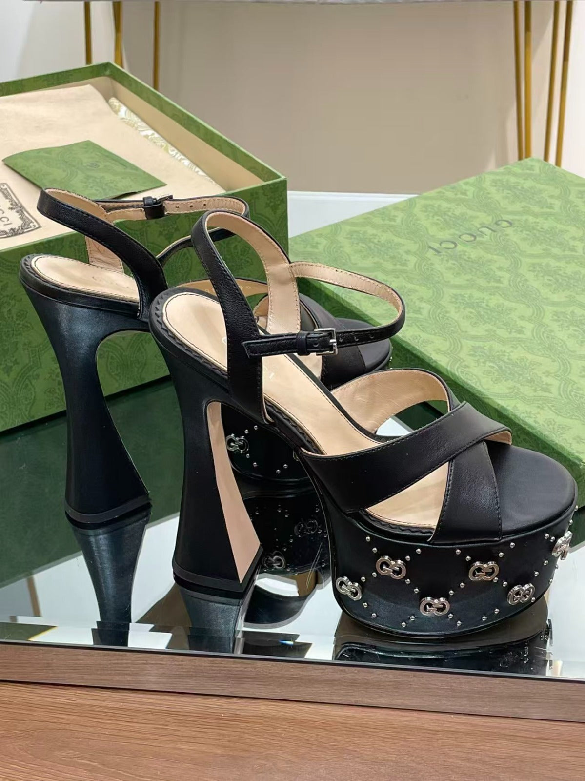 Gucci Janaya GG Stud