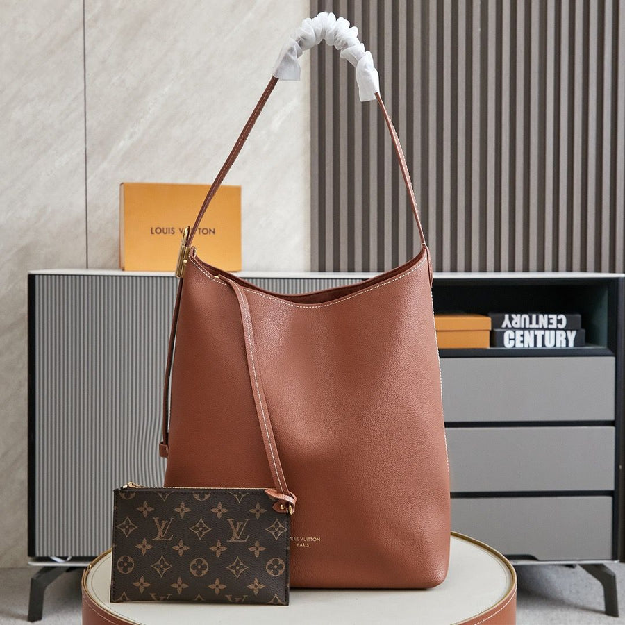 Bolsa Hobo Couro Padrão Monograma Geométrico Marrom Tamanho Médio