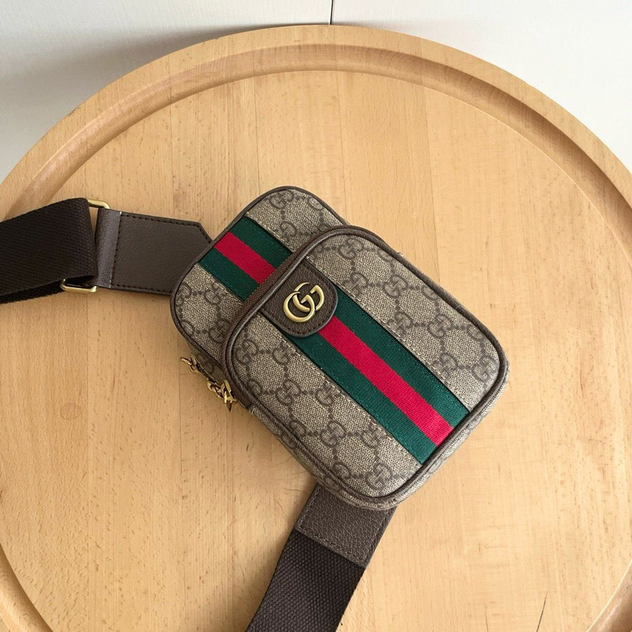 Bolsa Shoulder Couro Letras Entrelaçadas