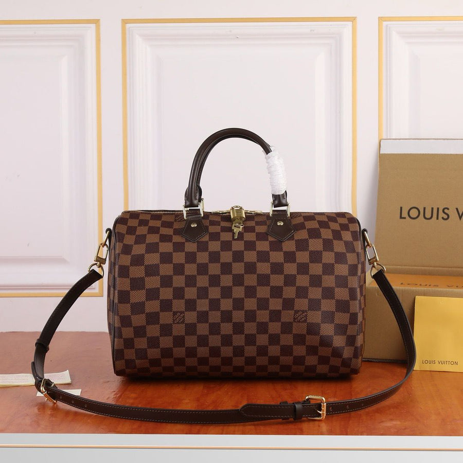 Bolsa Satchel Couro Padrão Quadriculado Marrom com Alça de Ombro