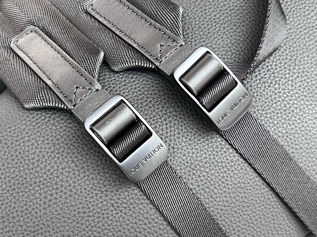 Mochila Louis Vuitton Aerogram Obscur Noir