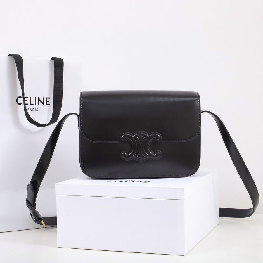 Bolsa Estruturada Couro Cinza Chumbo Fechamento Placa Retangular