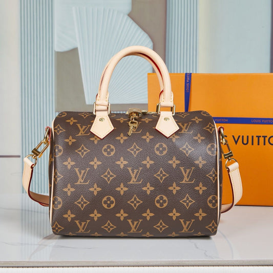 Bolsa Satchel Couro Padrão Monograma Geométrico Marrom com Alça Ajustável