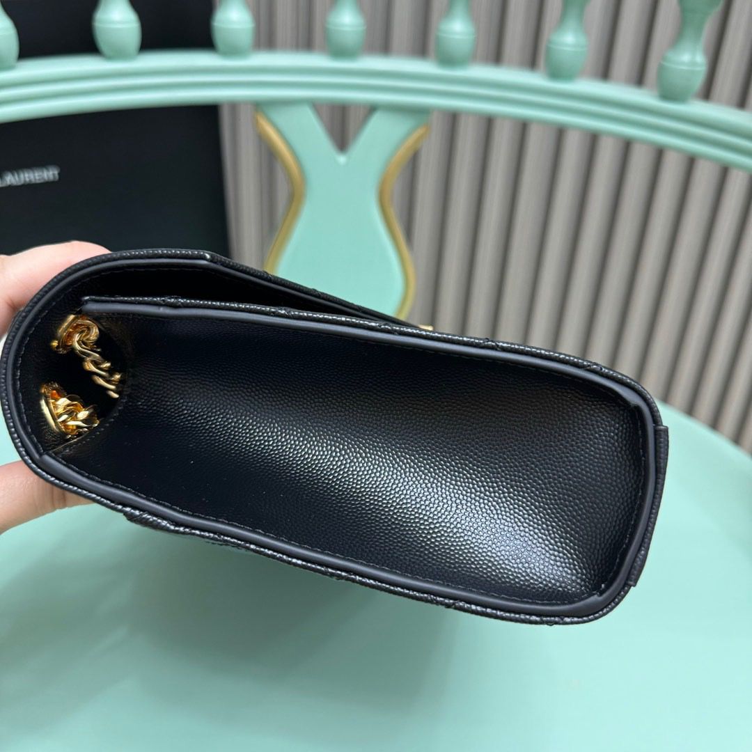 Yves Saint Laurent Envelope Black