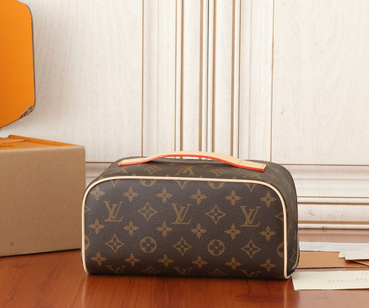 Necessaire Lv Toiletry Monogram Bag