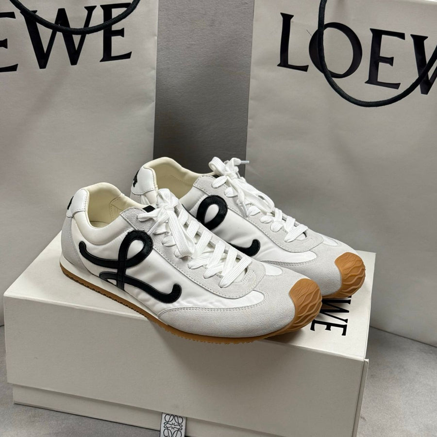 Tênis Runner Malha Branco com Detalhe Preto