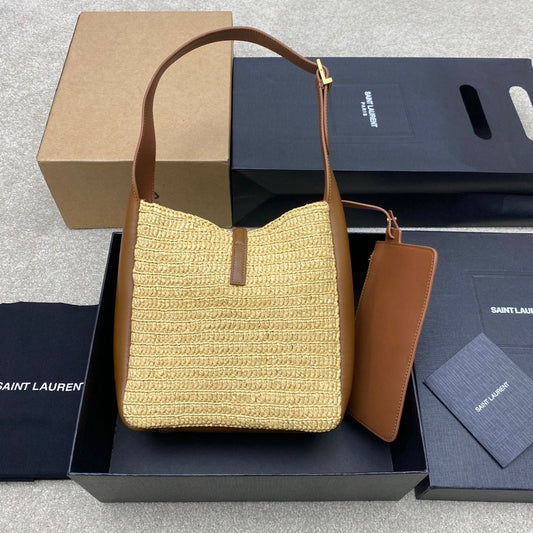 Yves Saint Laurent Le 5 à 7 Supple Small