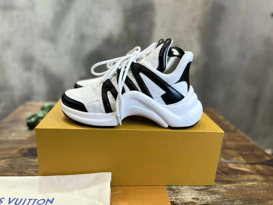 Tênis Casual Couro Branco Preto Padrão Monograma Geométrico