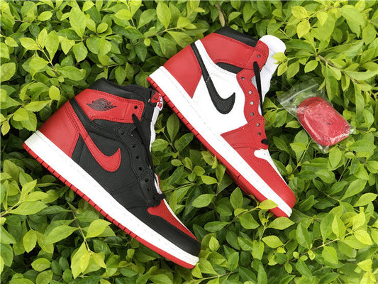Air Jordan 1 “Homage To Home” - detalhe do cadarço